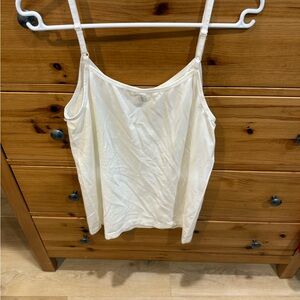 🌼 White Fitted Spaghetti Strap Camisole with Scoop Neck